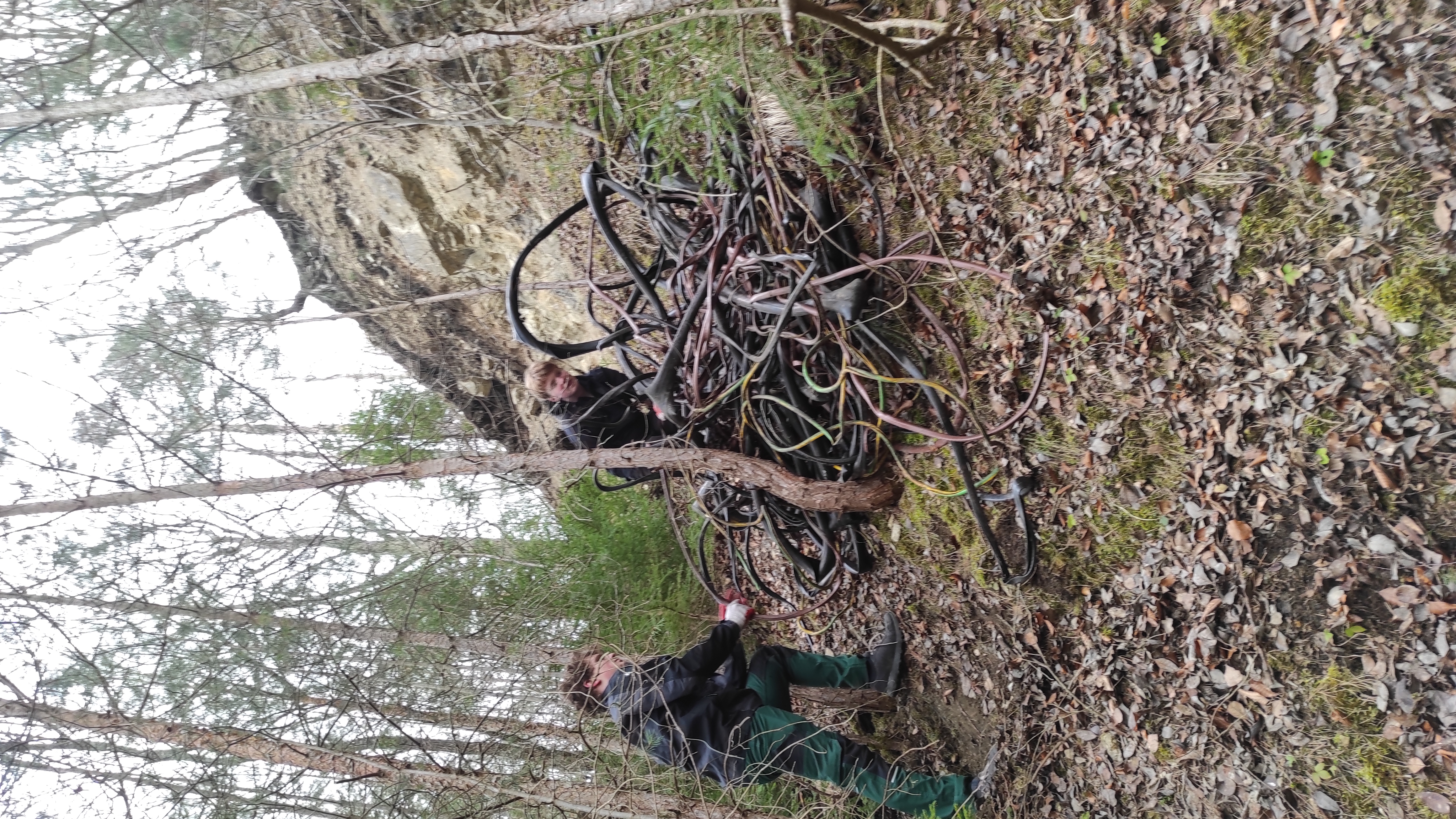 Úklid odpadků ve Vyšenském lomu.