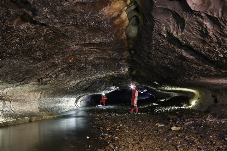 Amatérská jeskyně.